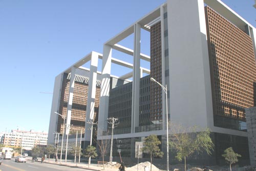 南开大学于2005年11月启用了商学院