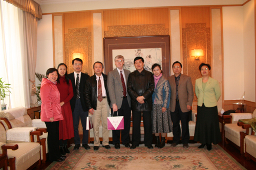 加拿大里贾纳大学路德学院副院长访问南开-陈