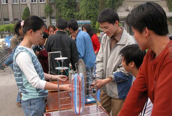 搭设实践创新平台--南开大学加强和改革实验教