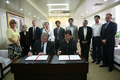 圣克劳德州立大学代表团访问南开