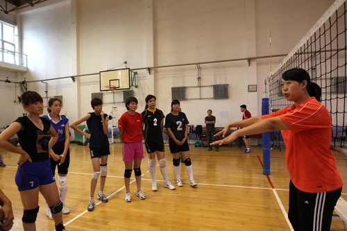 天津<em>女排</em>老队员<em>杨洁</em>教师节前夕加盟南开大学-