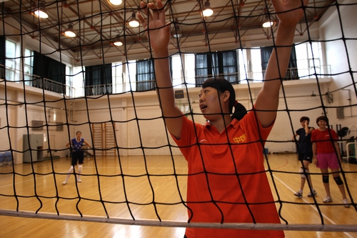 天津<em>女排</em>老队员<em>杨洁</em>教师节前夕加盟南开大学-