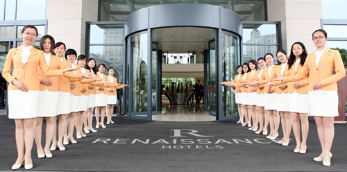 市领导看望我校国际行动理事会年会志愿者--南