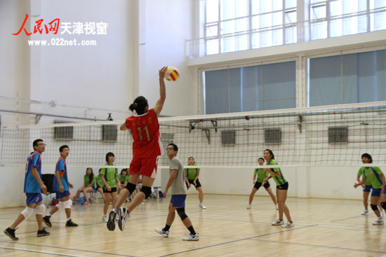 香港女排与南开大学激扬排球俱乐部进行交流