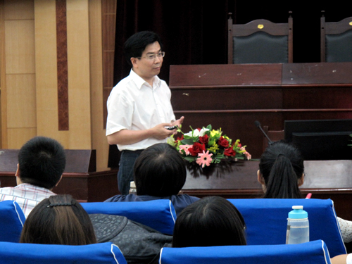 校团委举办当前国际形势与钓鱼岛争端主题讲