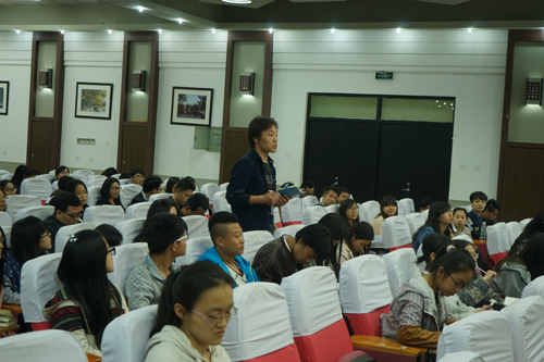  陶慕宁 教授与青年学生谈读书--菁菁校园