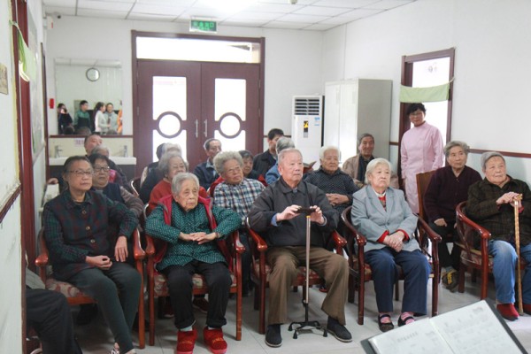 化学学院志愿者探望养老院老人--校园