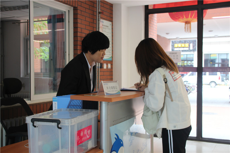 【组图】为坚守工作岗位的劳动者点 赞 !--南开