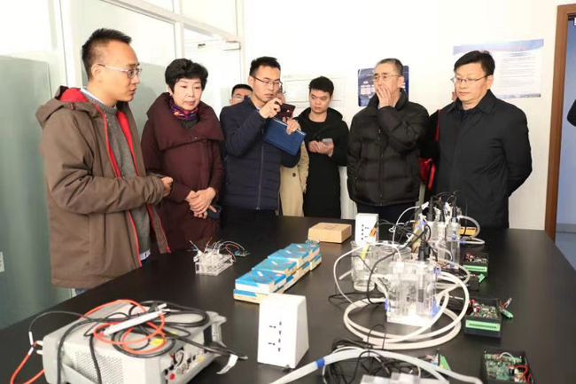 郑州国家高新区11家企业“组团”来校对接科技需求