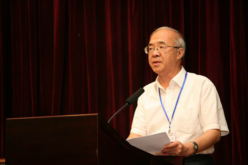 校领导薛进文,刘景泉,陈学奇,许京军,关乃佳和教务长朱光磊出席了评估