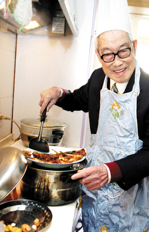 大师的春节:教学有一套 做菜也地道