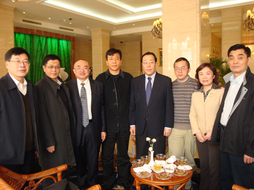 我校八位委员参加全国政协十一届二次会议