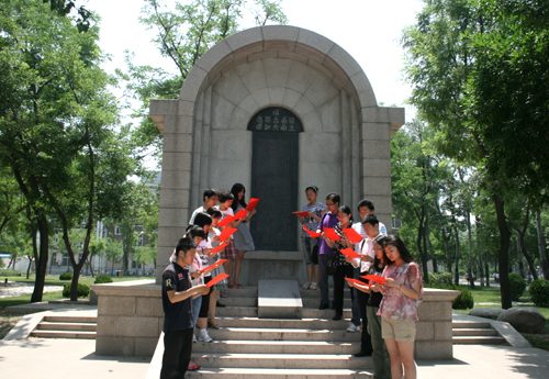 南开新闻网讯(通讯员 袁 婧 侯丽静 魏 巍)6月7日"牢记党的历史,铭记