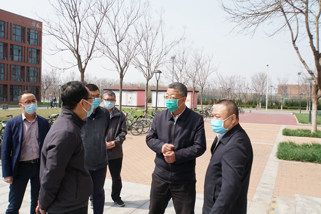 市教委主任荆洪阳来到南开大学津南校区检查疫情防控和安全生产工作